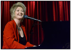 Dena DeRose Danish Quartet i Jazzhus Montmartre fredag 14. December 2012. Dena DeRose - Vocal/Piano, Benjamin Koppel - alto sax, Jesper Lundgaard - bas og Alex Riel - trommer